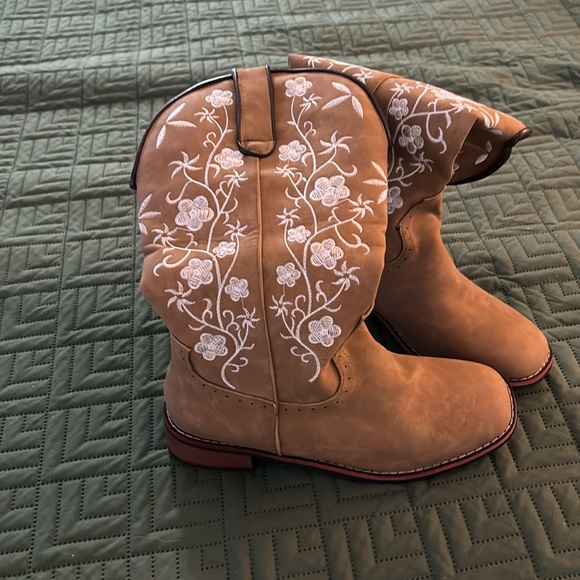 Boots - Picture 2 of 3